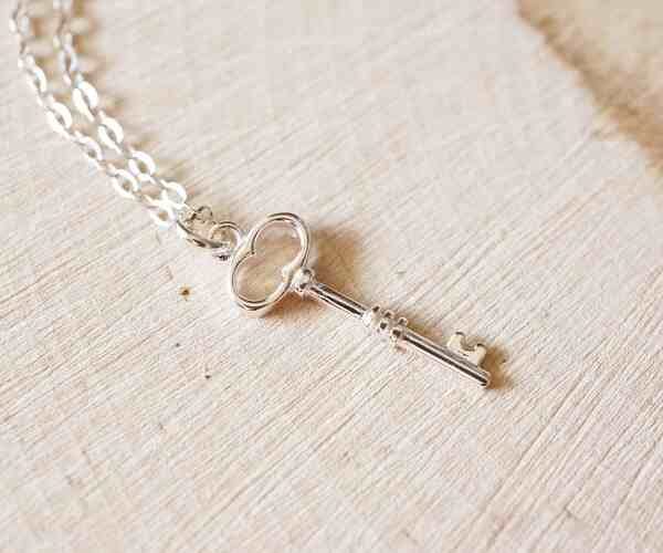 Dainty Sterling Silver Key Necklace2 (1)