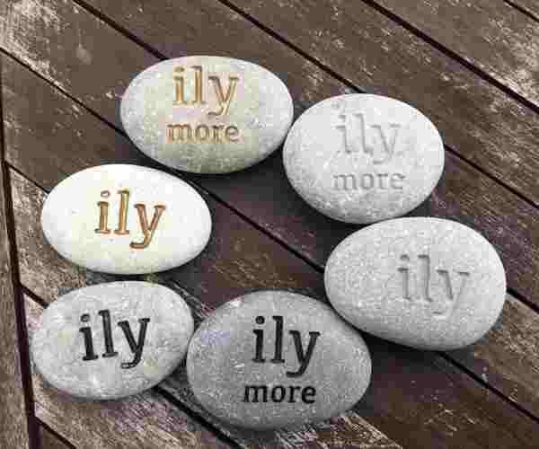 Engraved stone heart pebble3