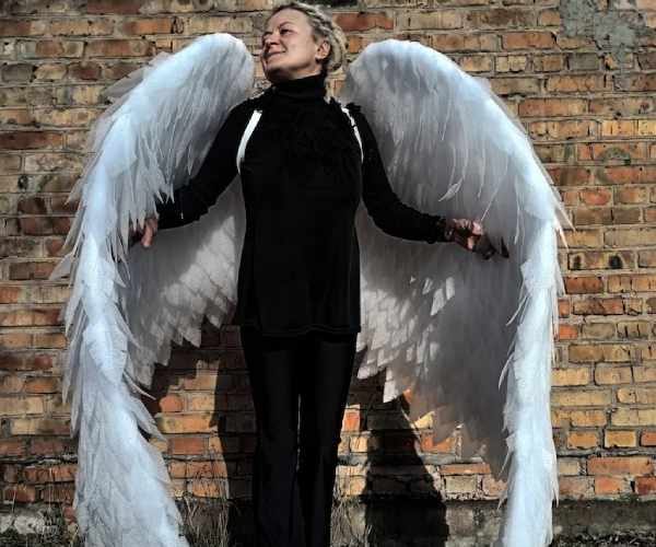White suit with angel wings (1)